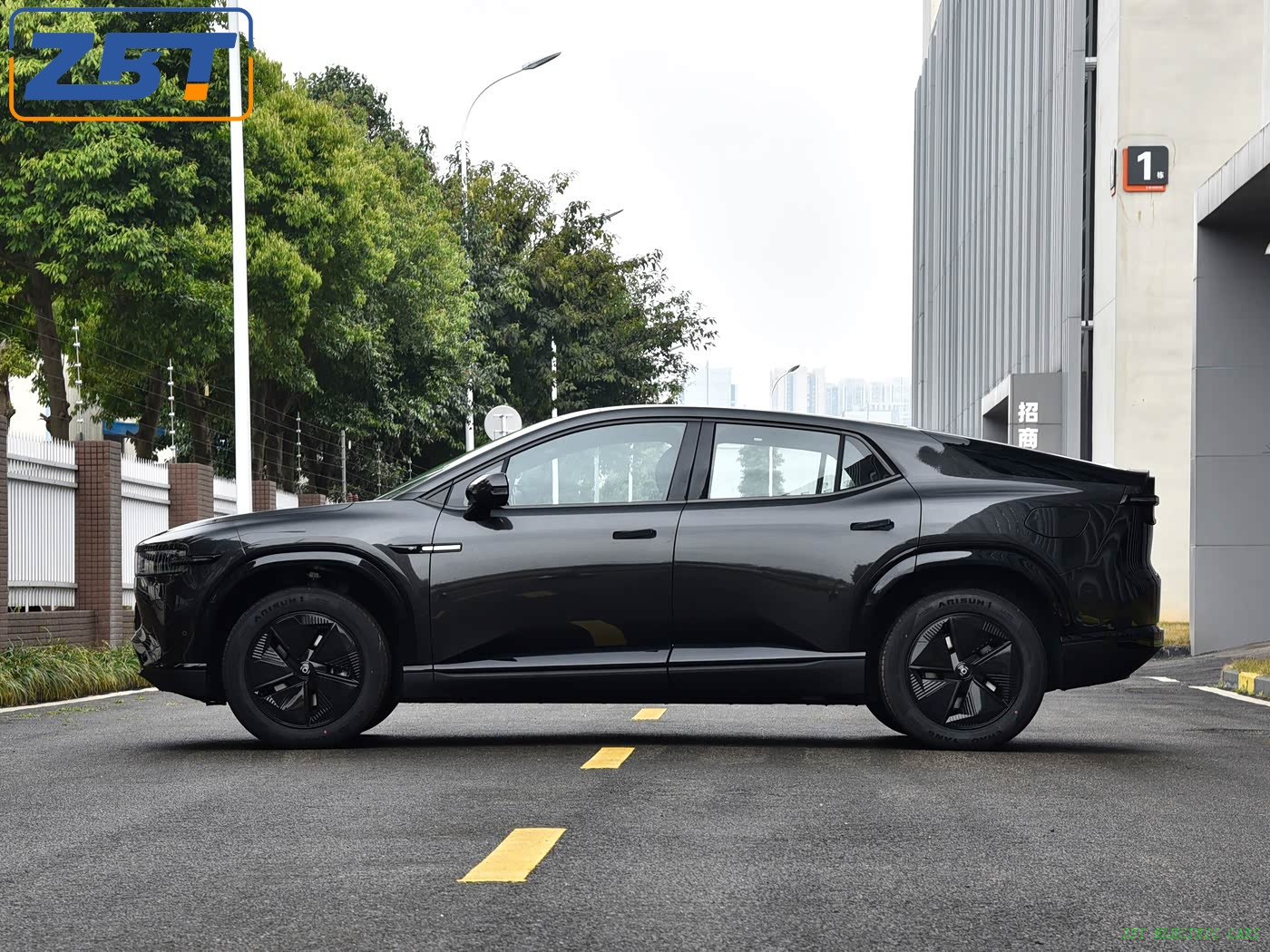 Changan Qiyuan E07 Gasoline-Powered SUV Fuel Vehicle US $42599.00 - 42999.00/