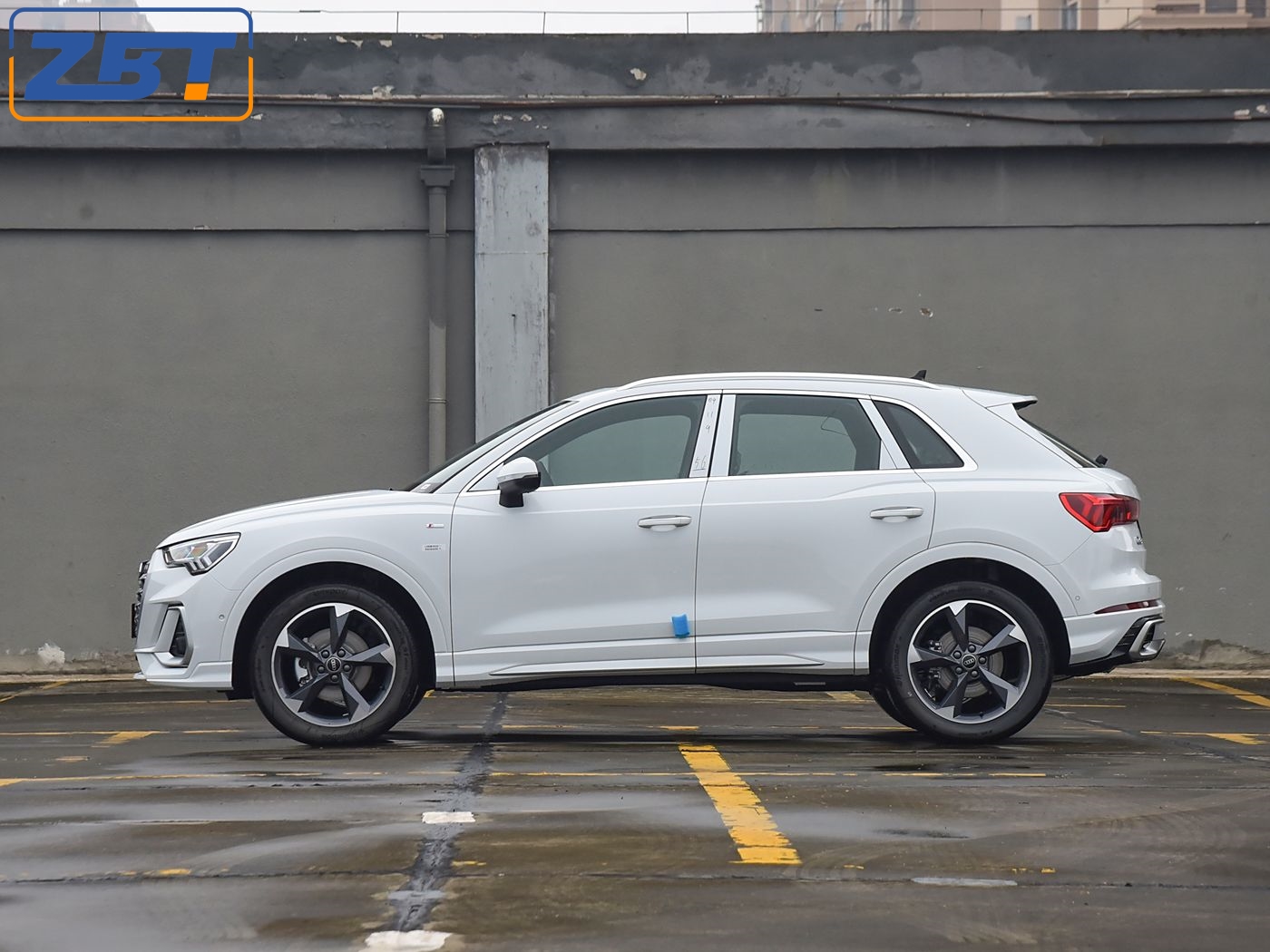 Audi Q3-W04