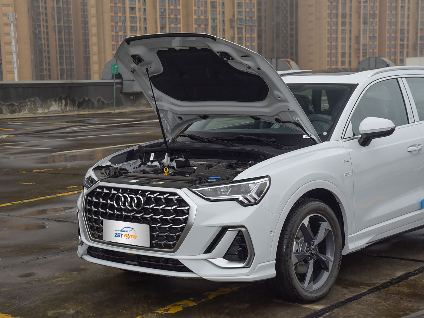 Audi Q3-W08