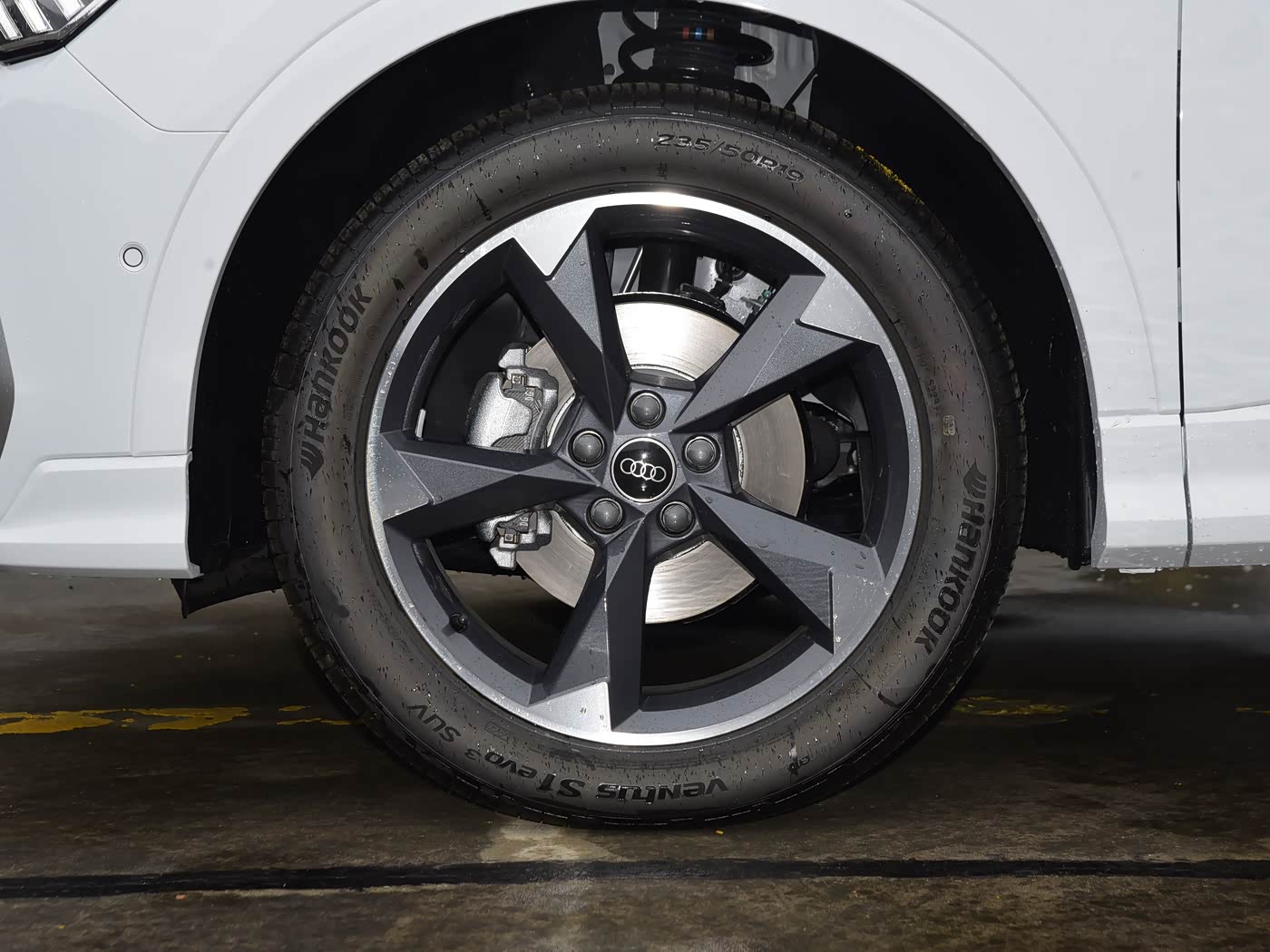 Audi Q3-W23