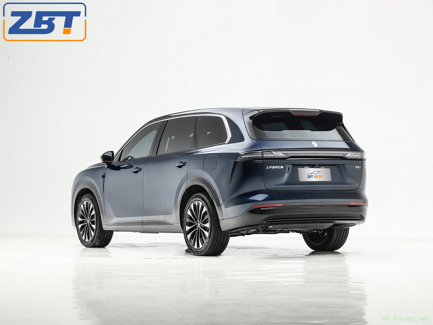 Wuling Huajing S Gasoline-Powered SUV Fuel Vehicle US $29599.00 - 29999.00/